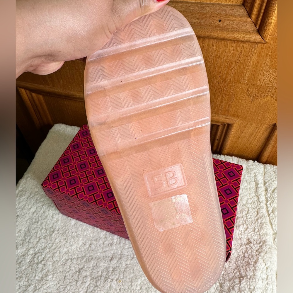 TORY BURCH LOGO -EMBOSSED BUBBLE JELLY SLIDES - Picture 4 of 5